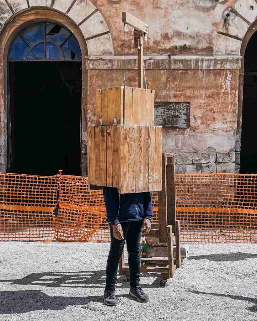 L'opera solitudine dell'artista Francesco Schiavulli all'ex manifattura tabacchi bari