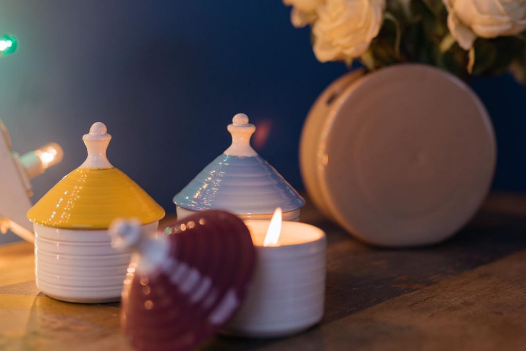 Trulli in ceramica con candela realizzati da Cart'n