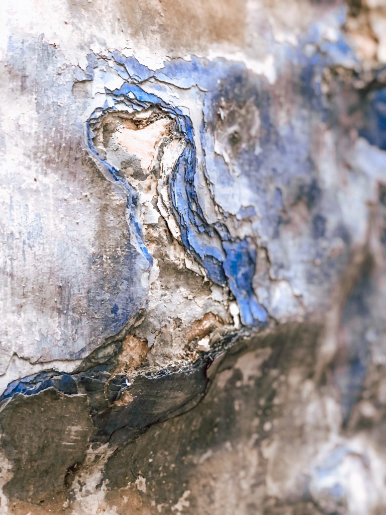Stratificazione del blu a Casamassima, il paese azzurro