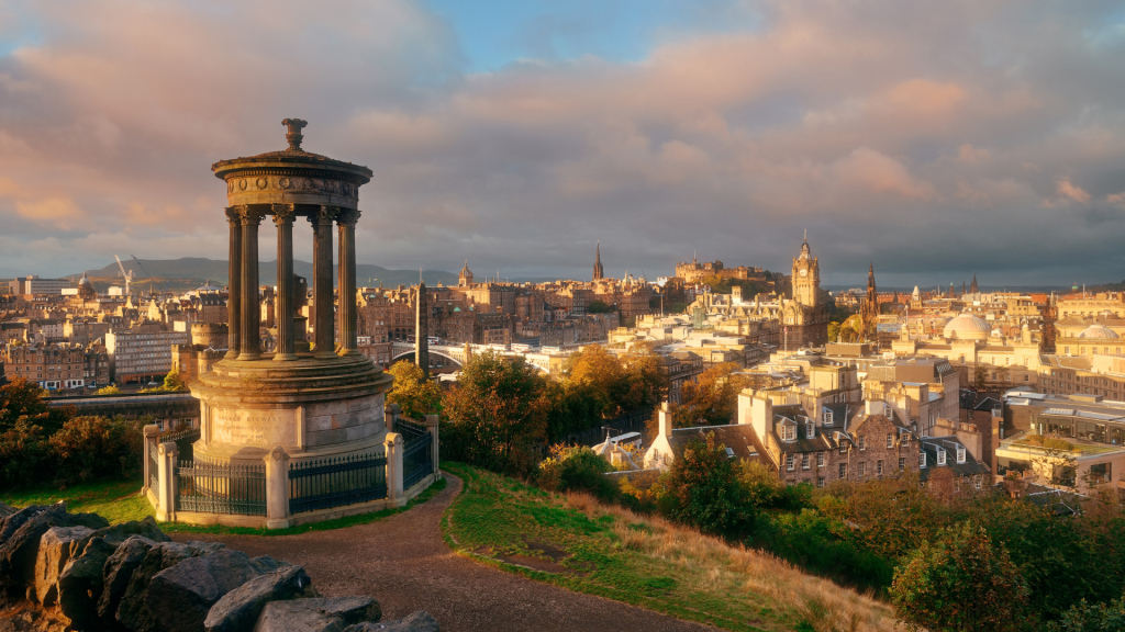 Skyline di Edimburgo vista da Calton Hill