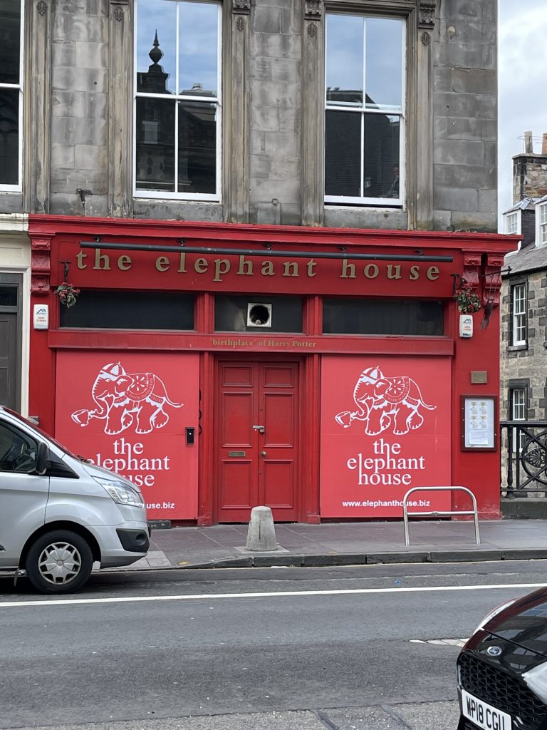 Elephant House ad Edimburgo, il luogo dove è nato Harry Potter dopo l'incendio