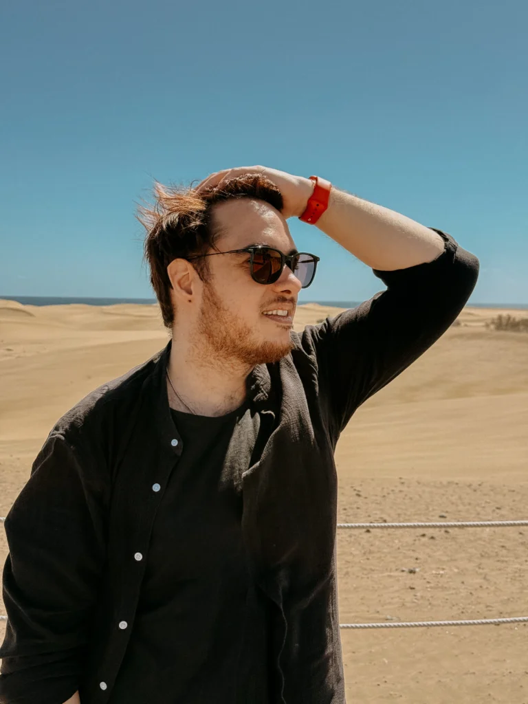 Mariano Di Venere (theredmari) tra le dune di Maspalomas a Gran Canaria