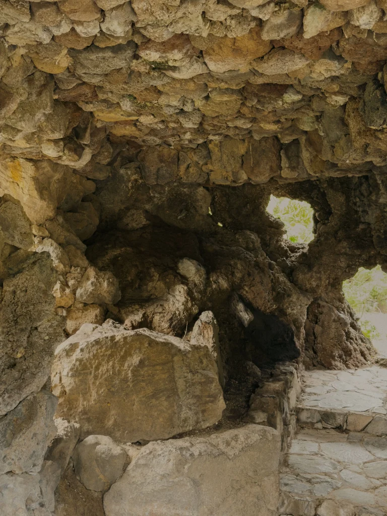 Grotta situata nel giardino botanico di Las Palmas de Gran Canaria