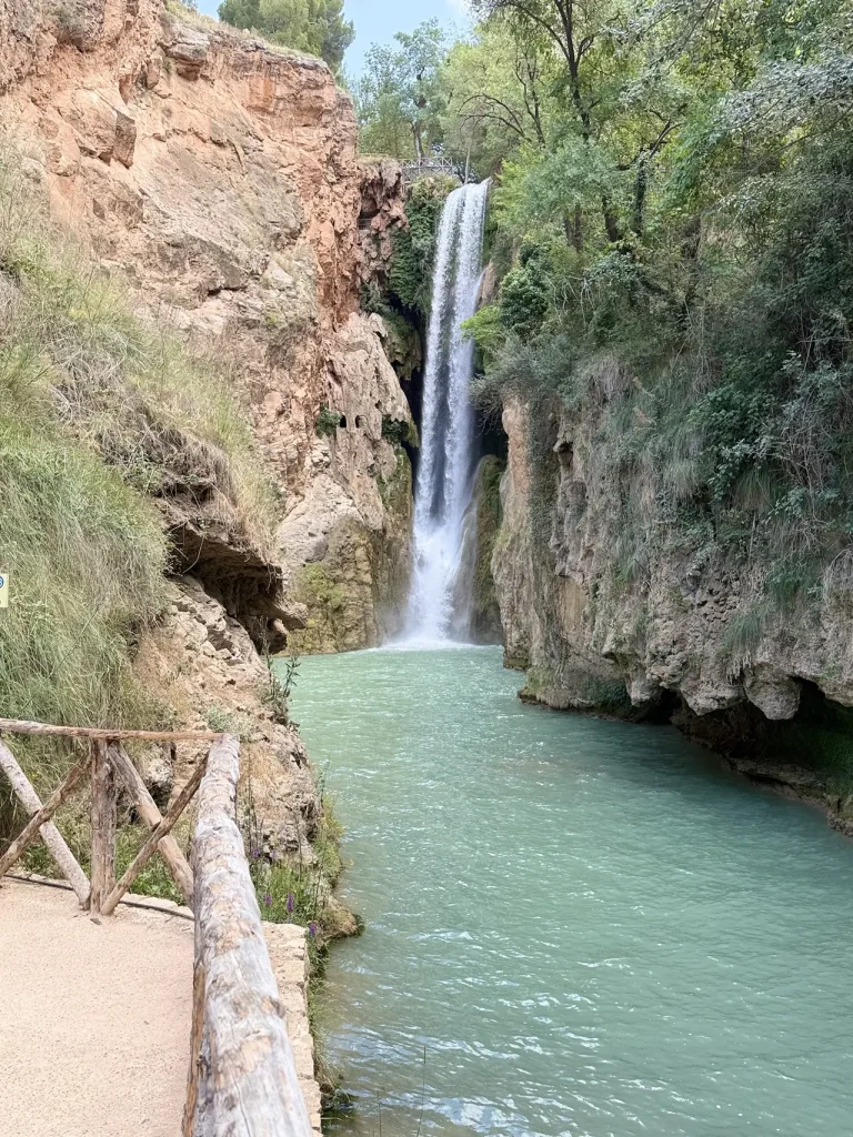 La cascata Cola de Caballo nel parco del Monasterio de Piedra