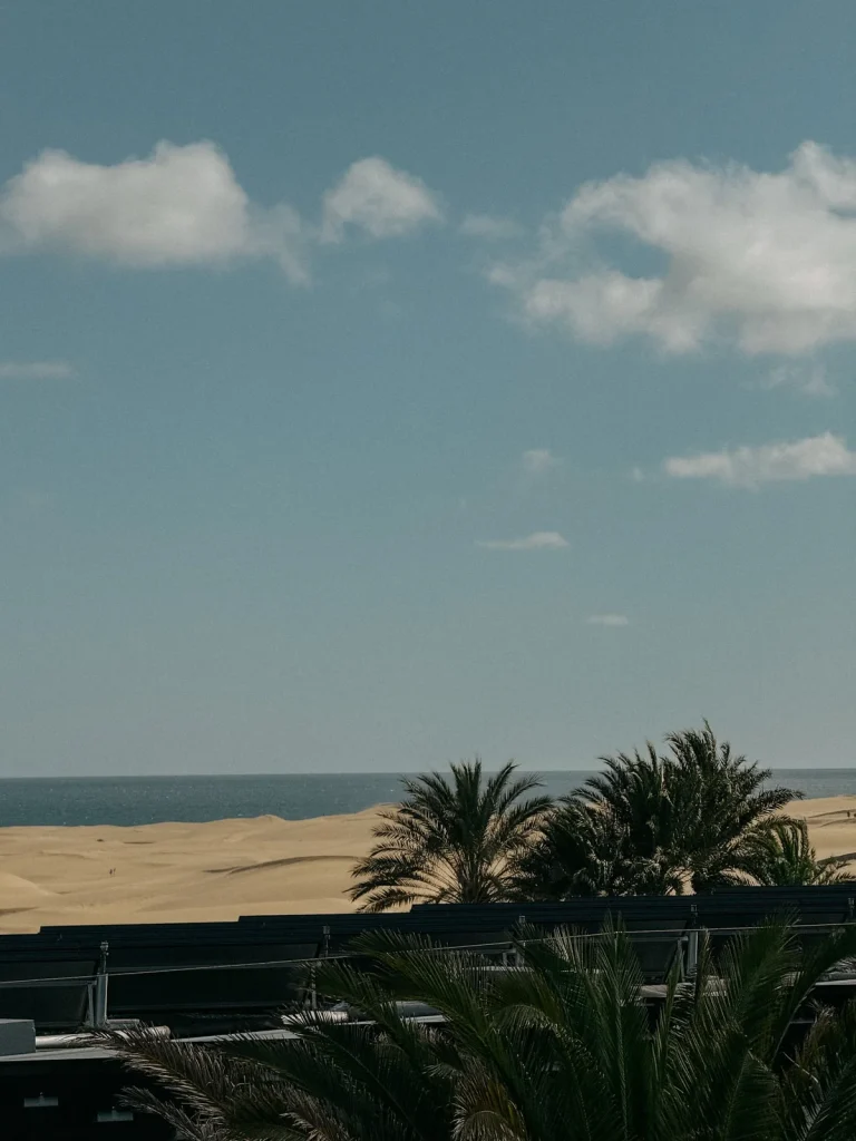 Cosa vedere a Maspalomas: le dune con il mare all'orizzonte