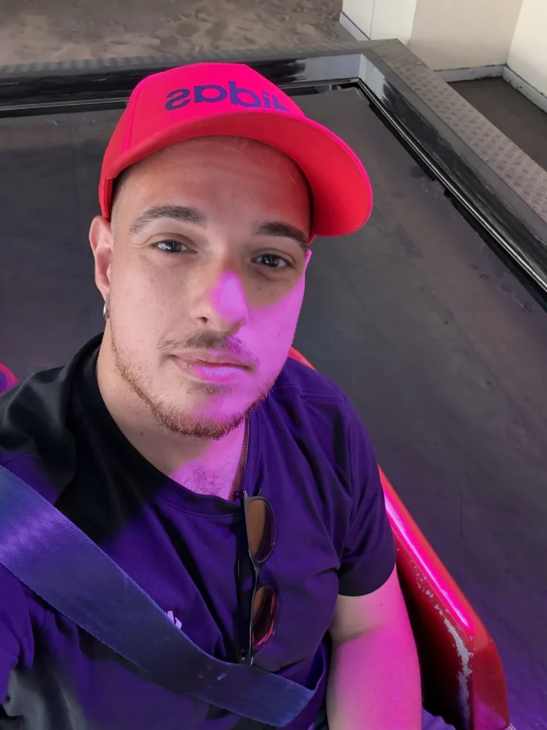Selfie in una macchina da scontro a Holiday World Maspalomas