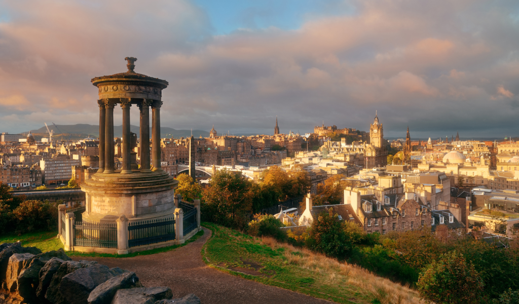 Skyline di Edimburgo vista da Calton Hill