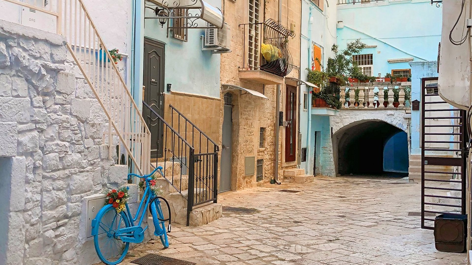 Il paese azzurro – Casamassima Arco delle ombre a Casamassima, il paese azzurro